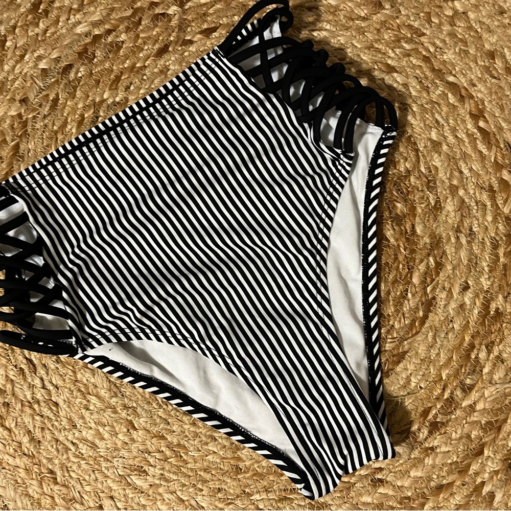 Brand new Bebe high waisted cheeky bikini bottoms (size medium)